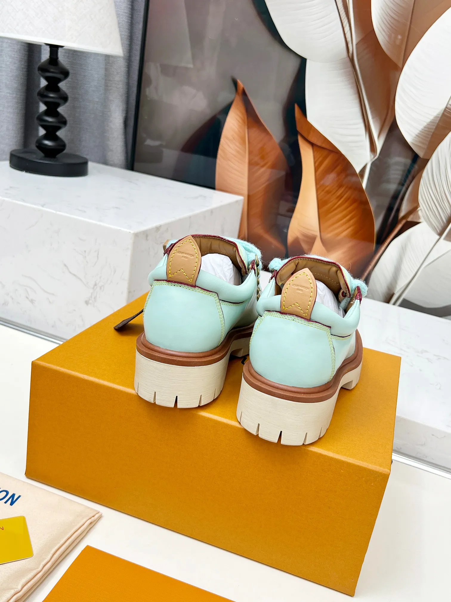 p660💰"Couple Style" LV Louis Vuitton's 2025 autumn and winter new style, developed one-to-one from the original version, retro fashionable, handsome and cool mountaineering derby shoes are now available.  Material: Imported first-layer cowhide Lining: Imported lambskin Outsole: Original molded TR non-slip outsole Sole height: 3.5cm Shoe size: Same style for men and women 35-45